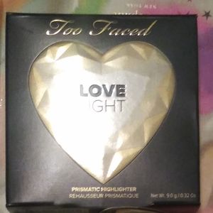 Too Faced "Love Light" Prismatic Highlight Comp